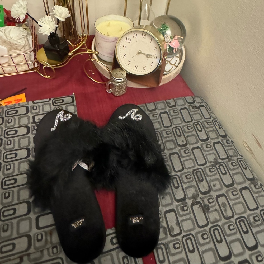 Victoria's secret bedroom slippers size L